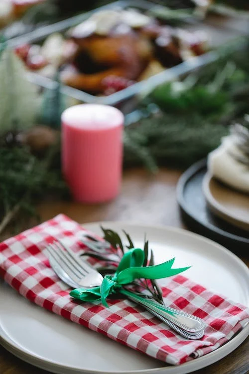 9 Steps to Decorate Your Christmas or New Year's Eve Table