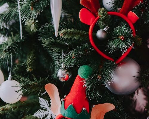 6 Steps for Making Christmas Decorations With Felt