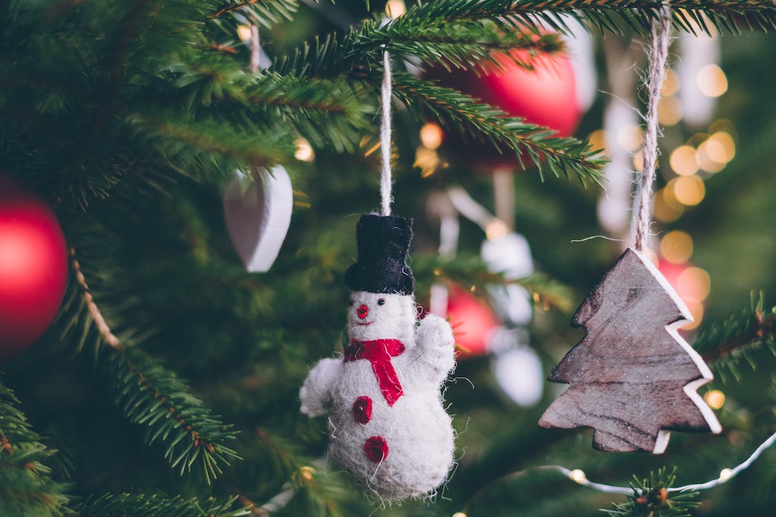 6 Steps for Making Christmas Decorations With Felt